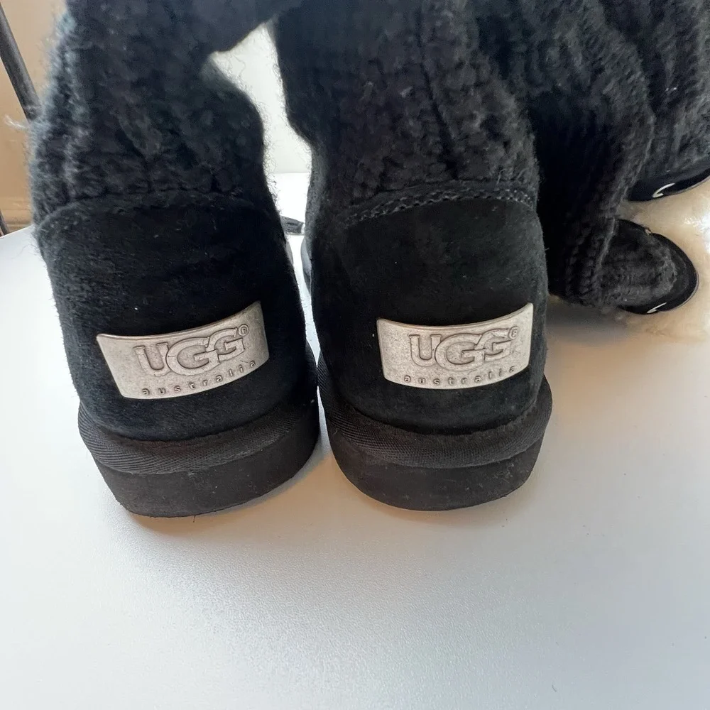 UGG Suburb Women's  Size 8 Black Knit Suede Sweater Winter Lined Boots